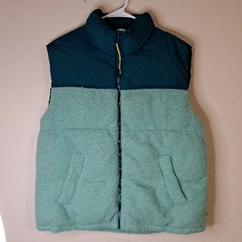 Wild Fable puffer vest size medium